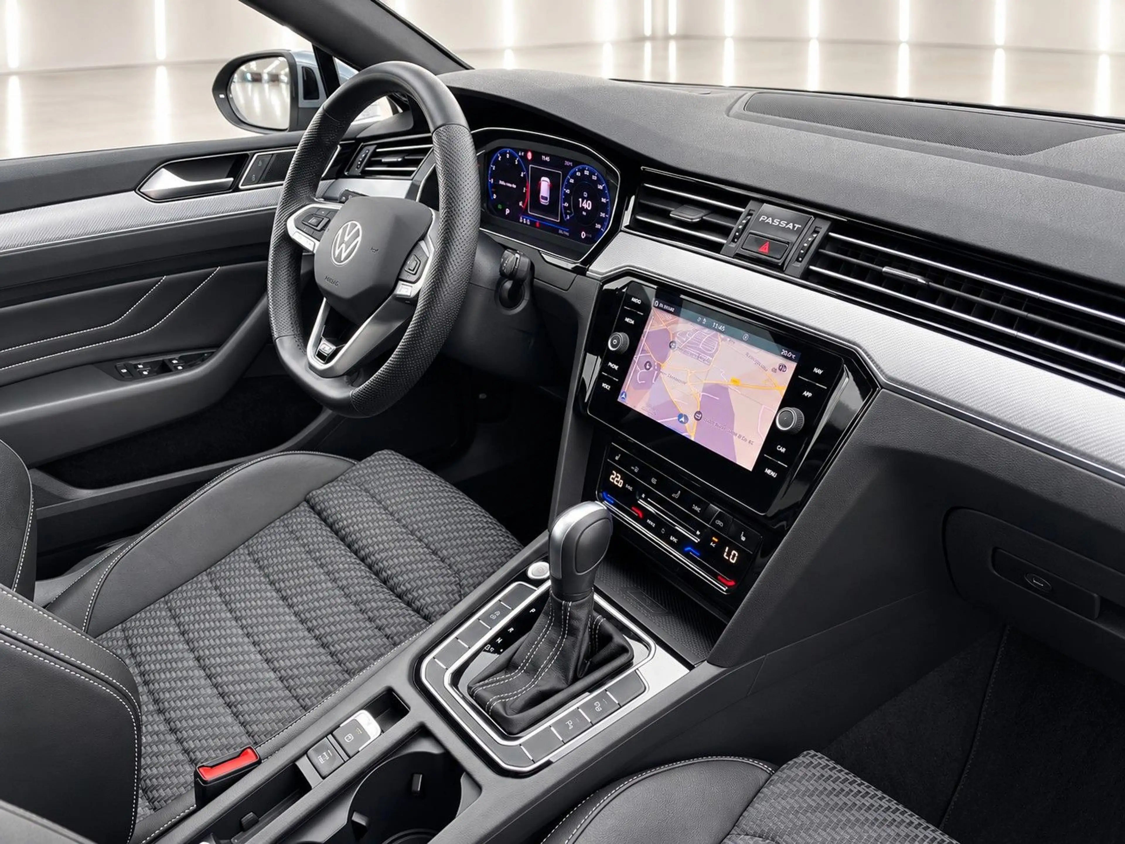 Volkswagen Passat Variant 1.5 TSI DSG OPF R-LINE — photo 8