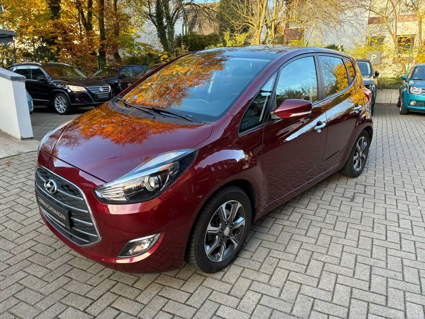 Hyundai iX20 1.6 YES! Gold Automatik Panorama Rot - 1