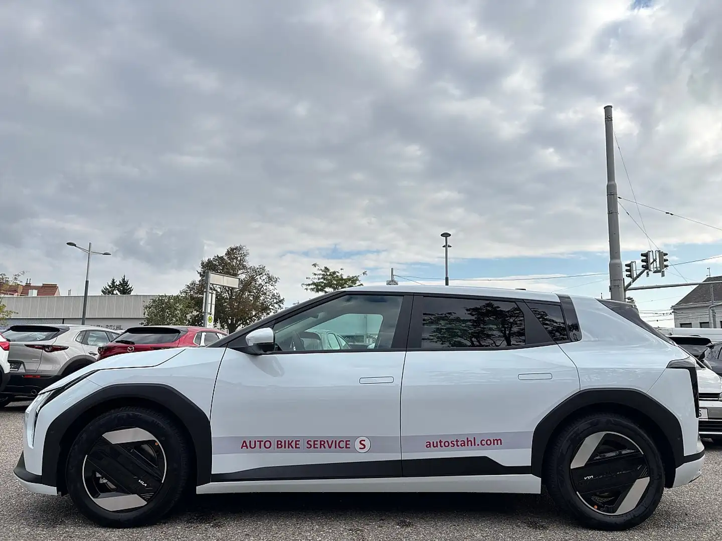 Kia EV4 HB Earth Plus Long Range | 81,4kWh FWD Aut. | S... Weiß - 2
