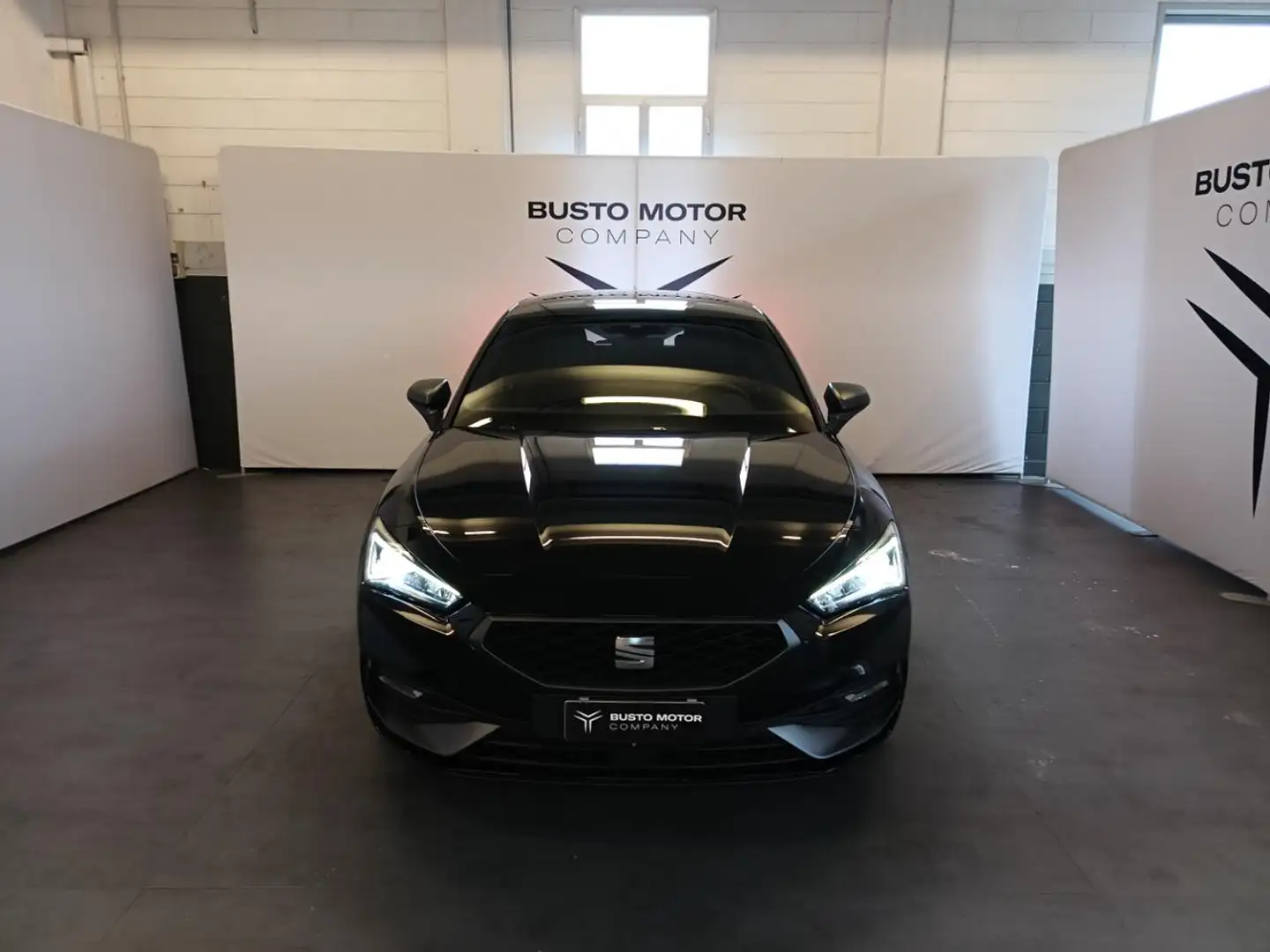 SEAT Leon 1.0 eTSI 110 CV Auto FR Nero - 2