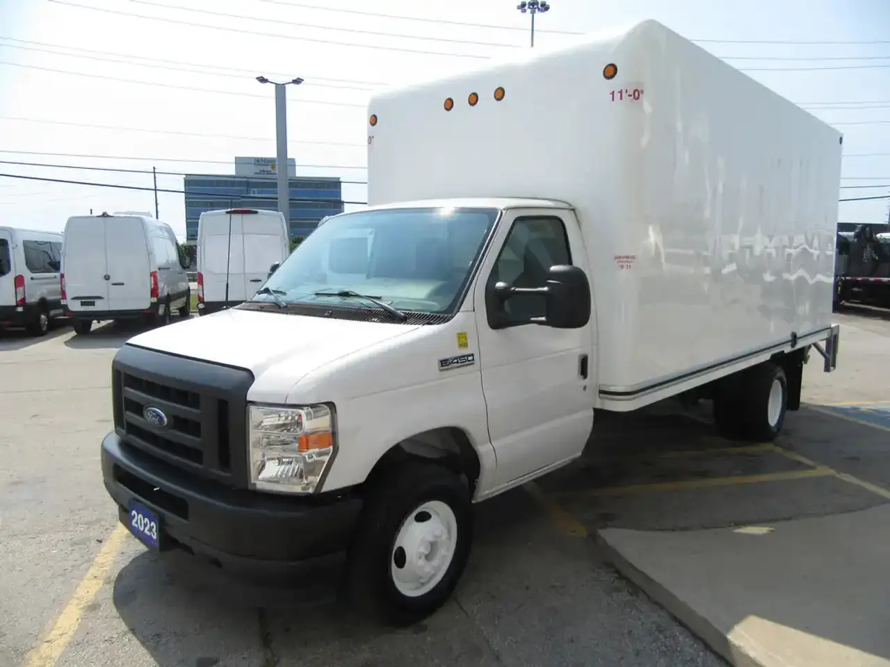Ford E-450 снимка Ford E-450
