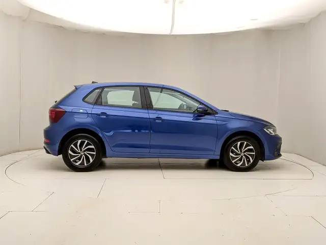 Volkswagen Polo view 3