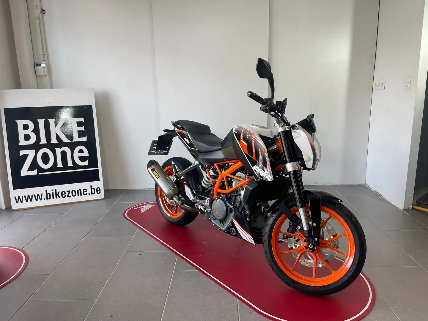 KTM 390 Duke Bianco - 1