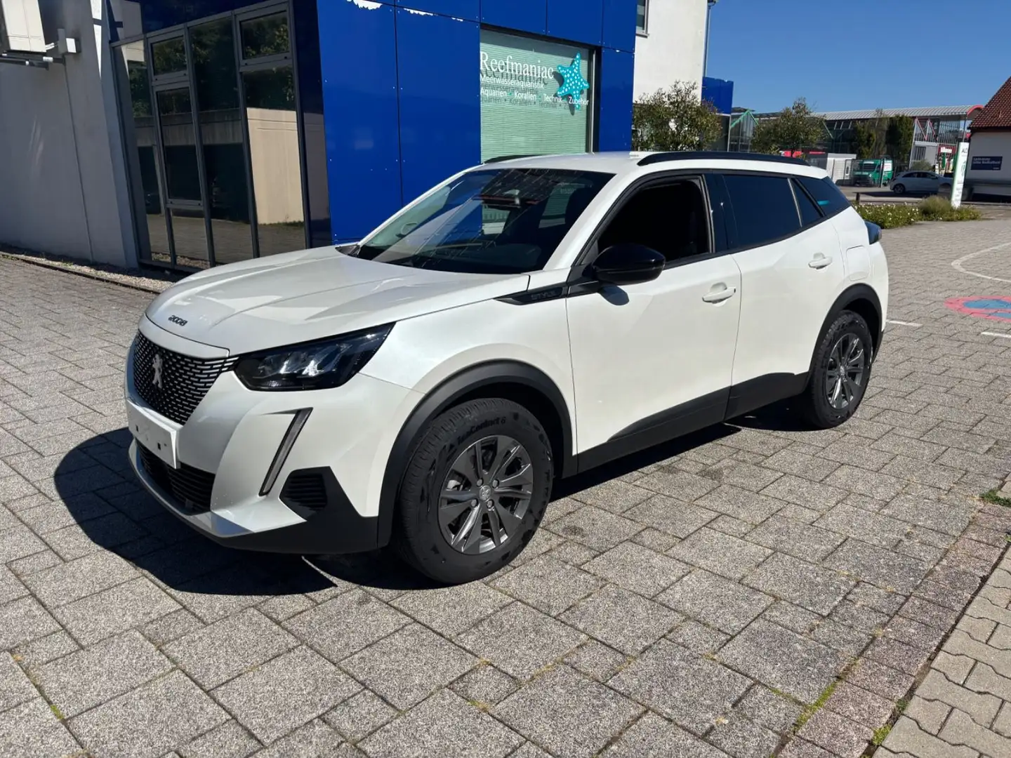 Peugeot 2008 e- GT Pack Weiß - 2