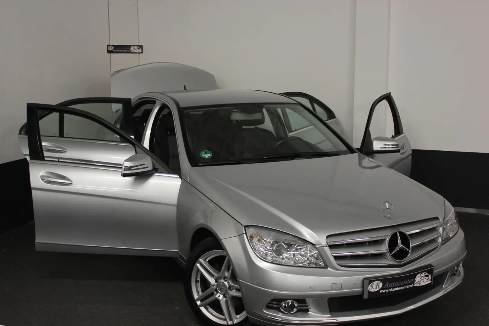 Mercedes-Benz C 180 AVANTGARDE*AUTOMAAT*TREKHAAK*MOOI* Grijs - 2