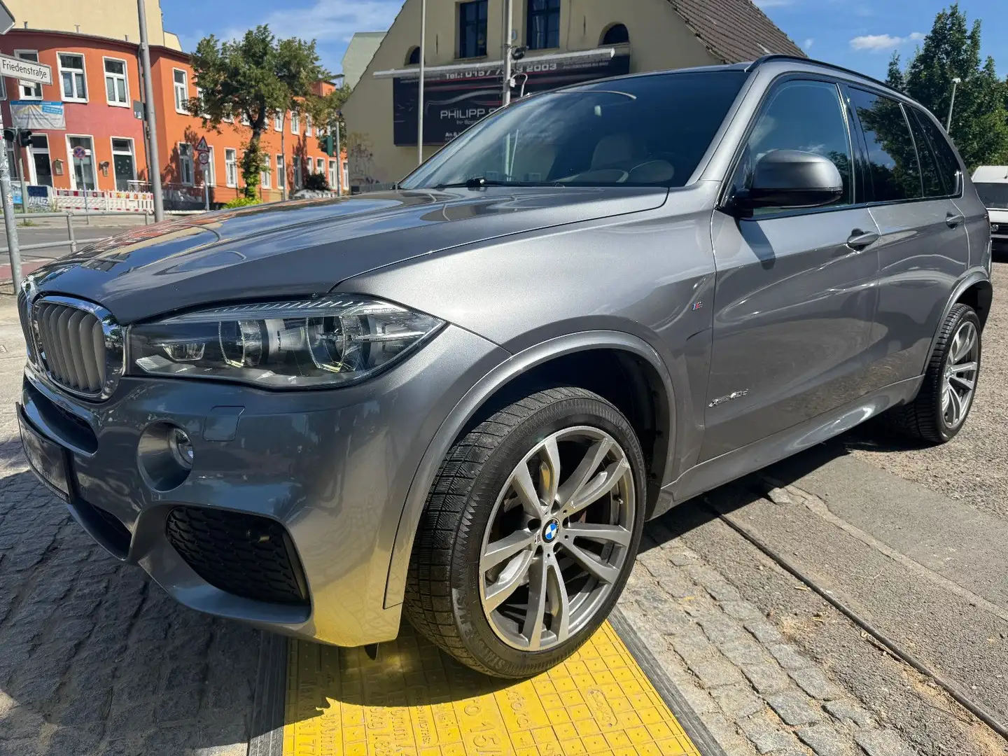 BMW X5 40D xDrive*M-SPORTPAKET*LOGIC 7*KAMERA*HUD* Grau - 1