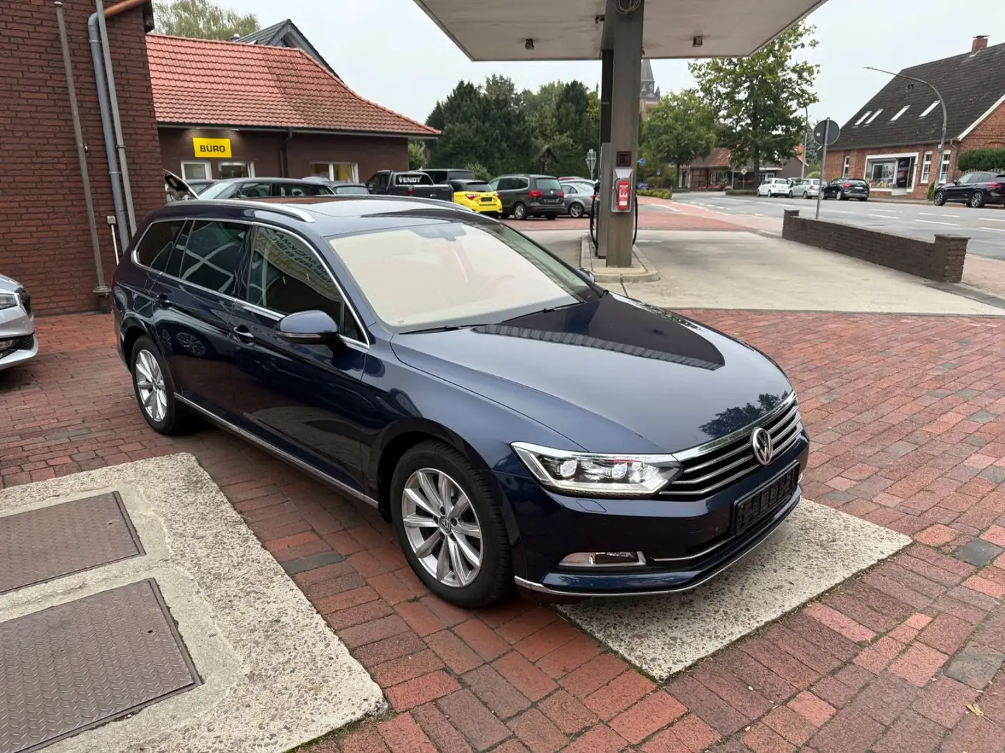 Volkswagen Passat Variant 2.0 TDI Highline Pano+LED+RFK+Navi Bleu - 1
