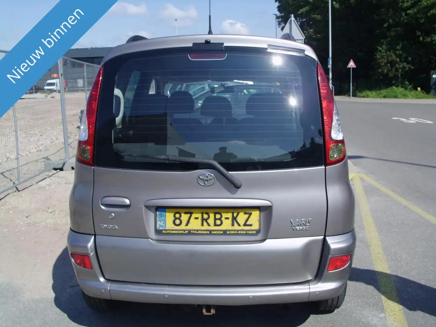Toyota Yaris TOYOTA VERSO 1.5 met airco terkhaak Gris - 2