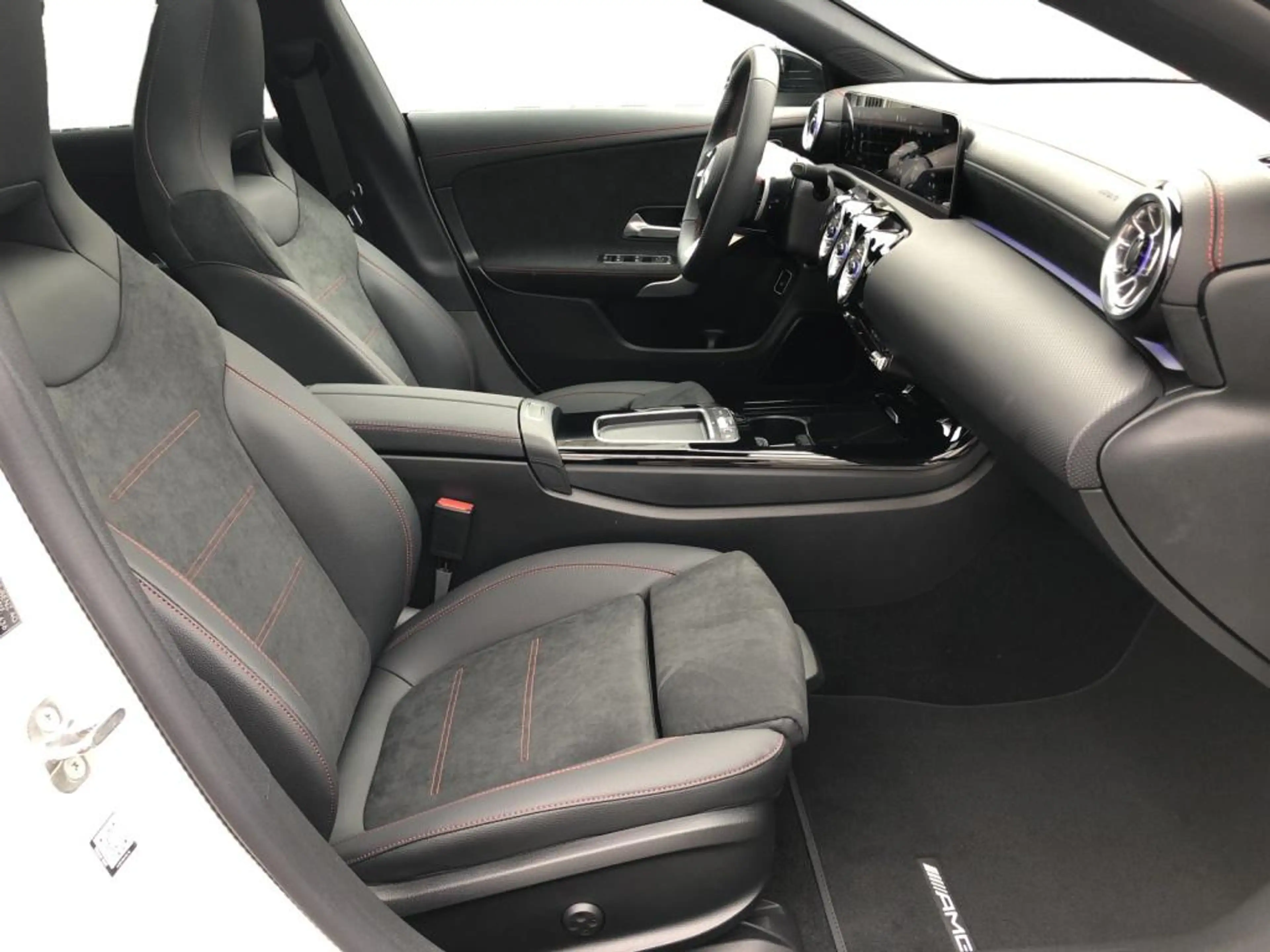 Mercedes-Benz CLA 220 d Coupe AMG+ILS+MBUX+MBeam+Night+AHK+SHD — photo 5