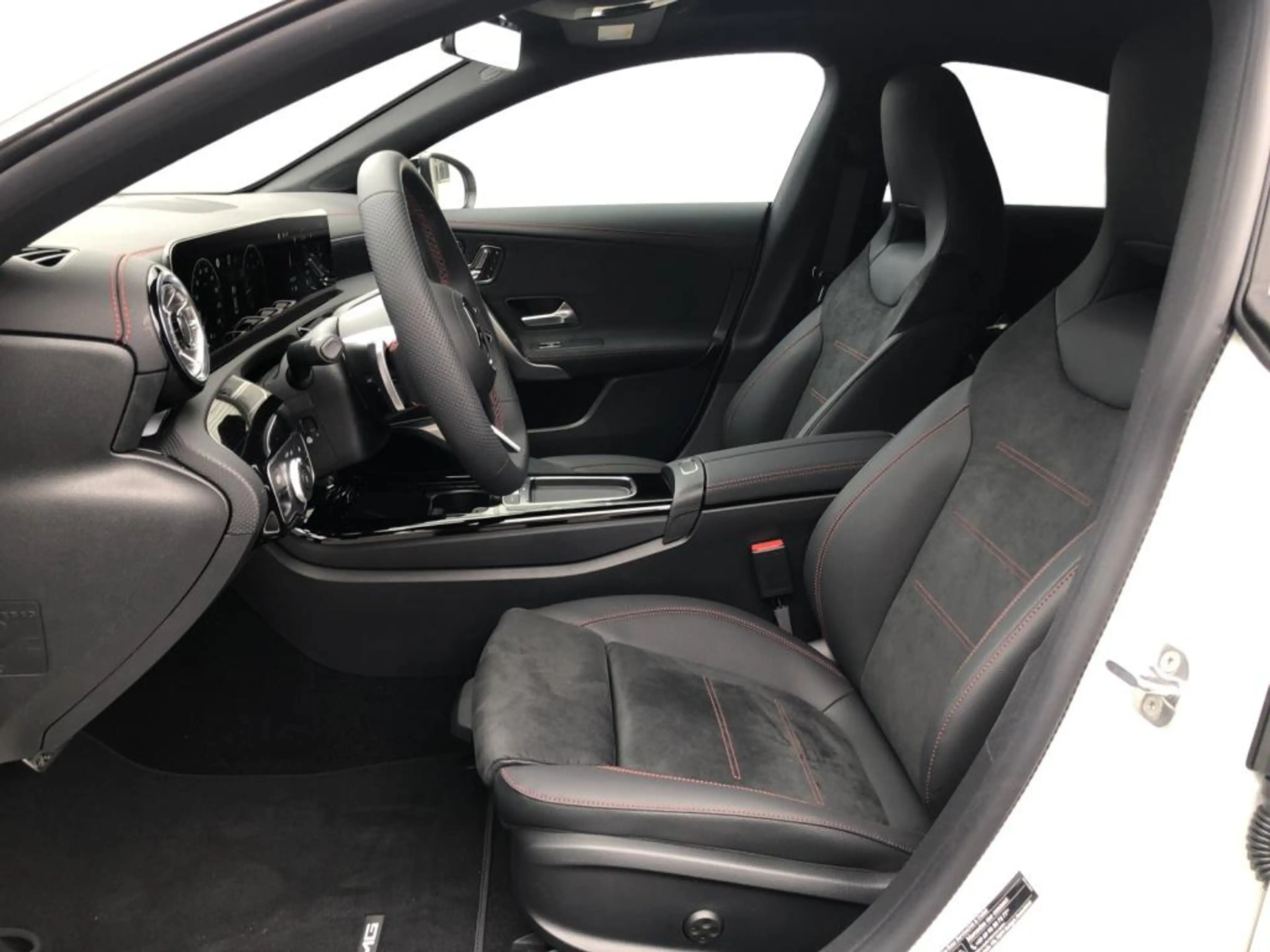 Mercedes-Benz CLA 220 d Coupe AMG+ILS+MBUX+MBeam+Night+AHK+SHD — photo 7