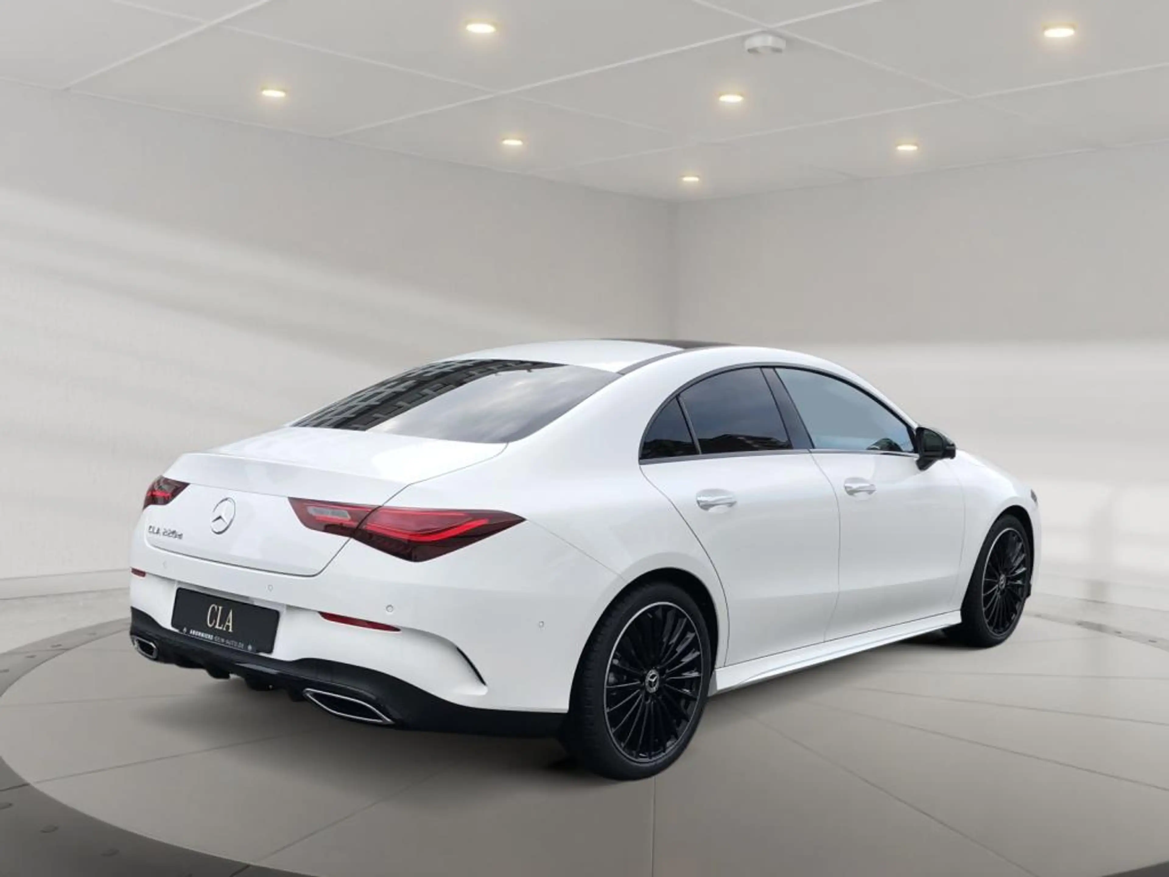 Mercedes-Benz CLA 220 d Coupe AMG+ILS+MBUX+MBeam+Night+AHK+SHD — photo 4