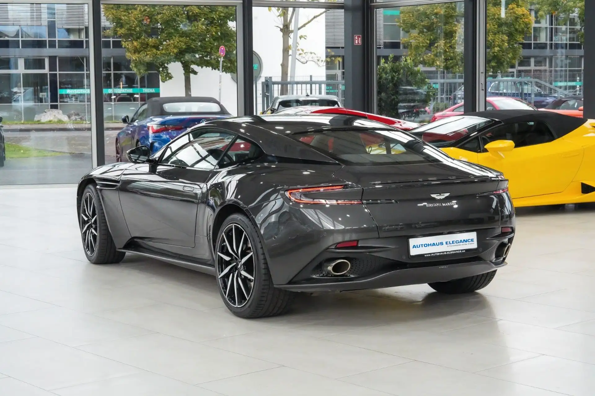 애스턴마틴 DB11 V8 2019 건메탈 사진 8