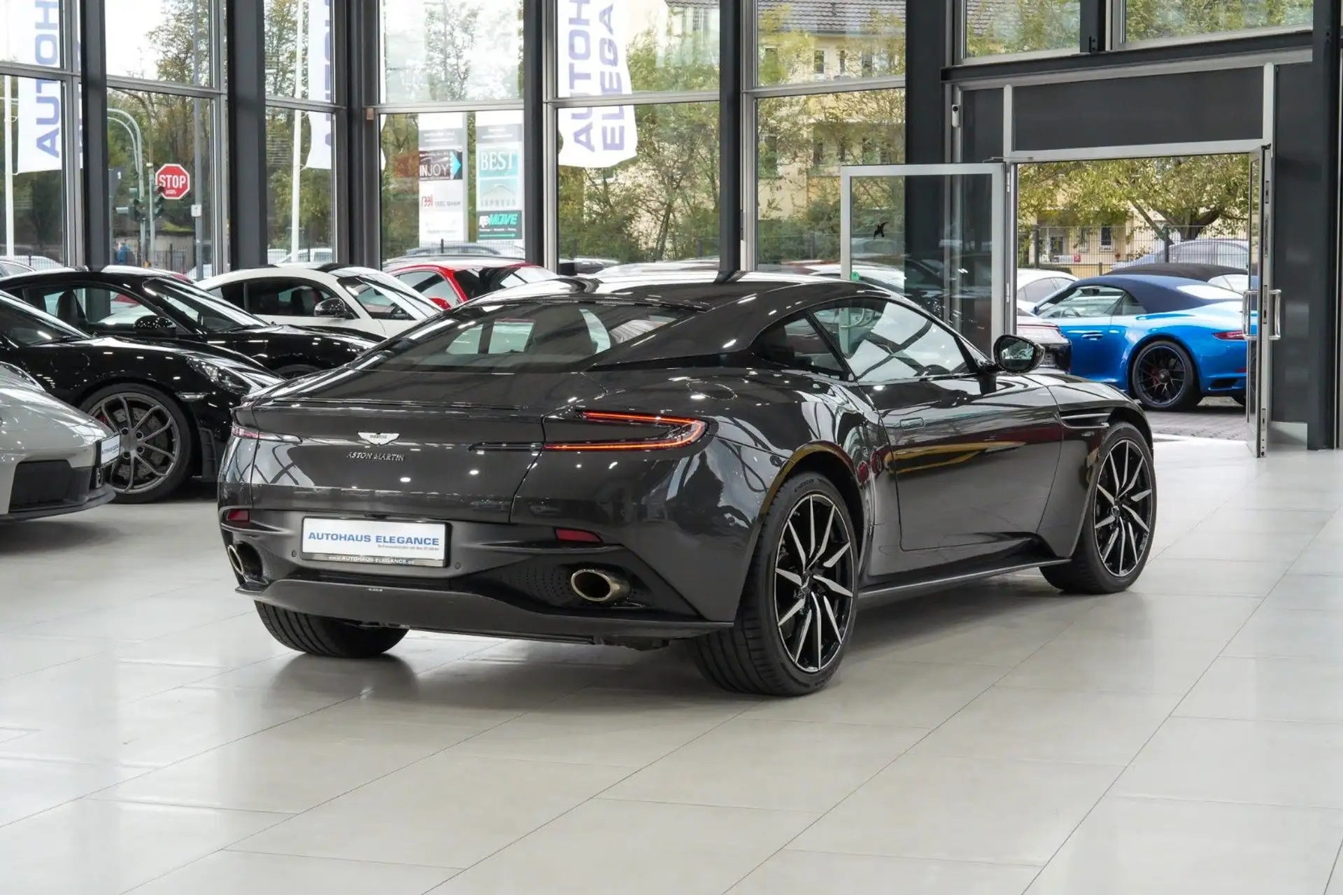 애스턴마틴 DB11 V8 2019 건메탈 사진 2