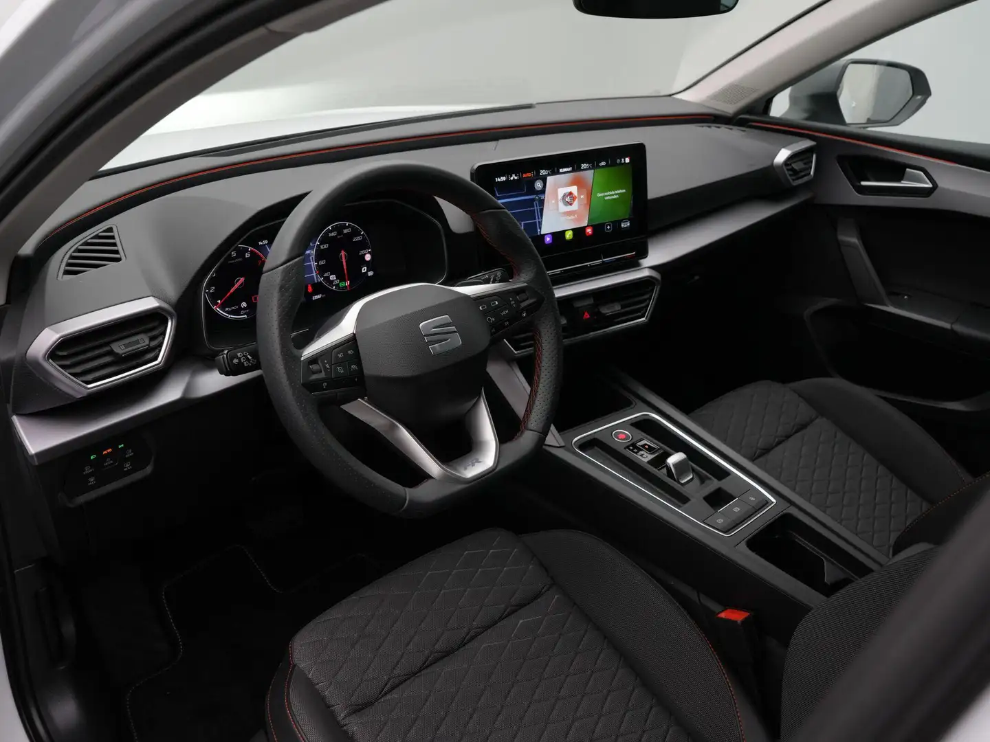 SEAT Leon Sportstourer 1.5 eTSI 150 pk DSG FR Business Inten Wit - 2