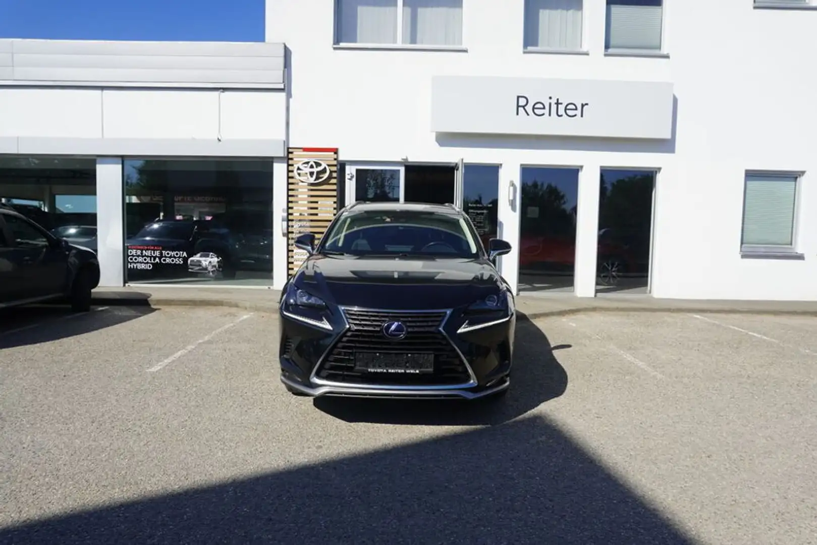 Lexus NX 300h 2WD Schwarz - 1