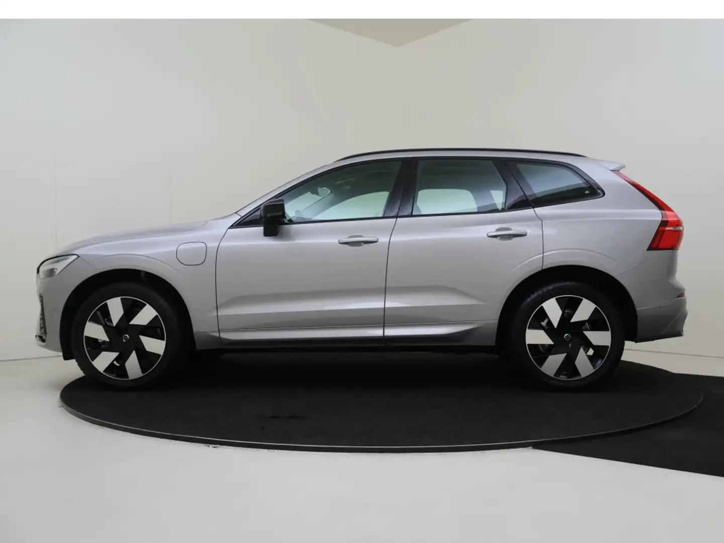 Volvo XC60 T6 AWD Ultimate Dark | 360° Camera | Panoramadak | Grijs - 2