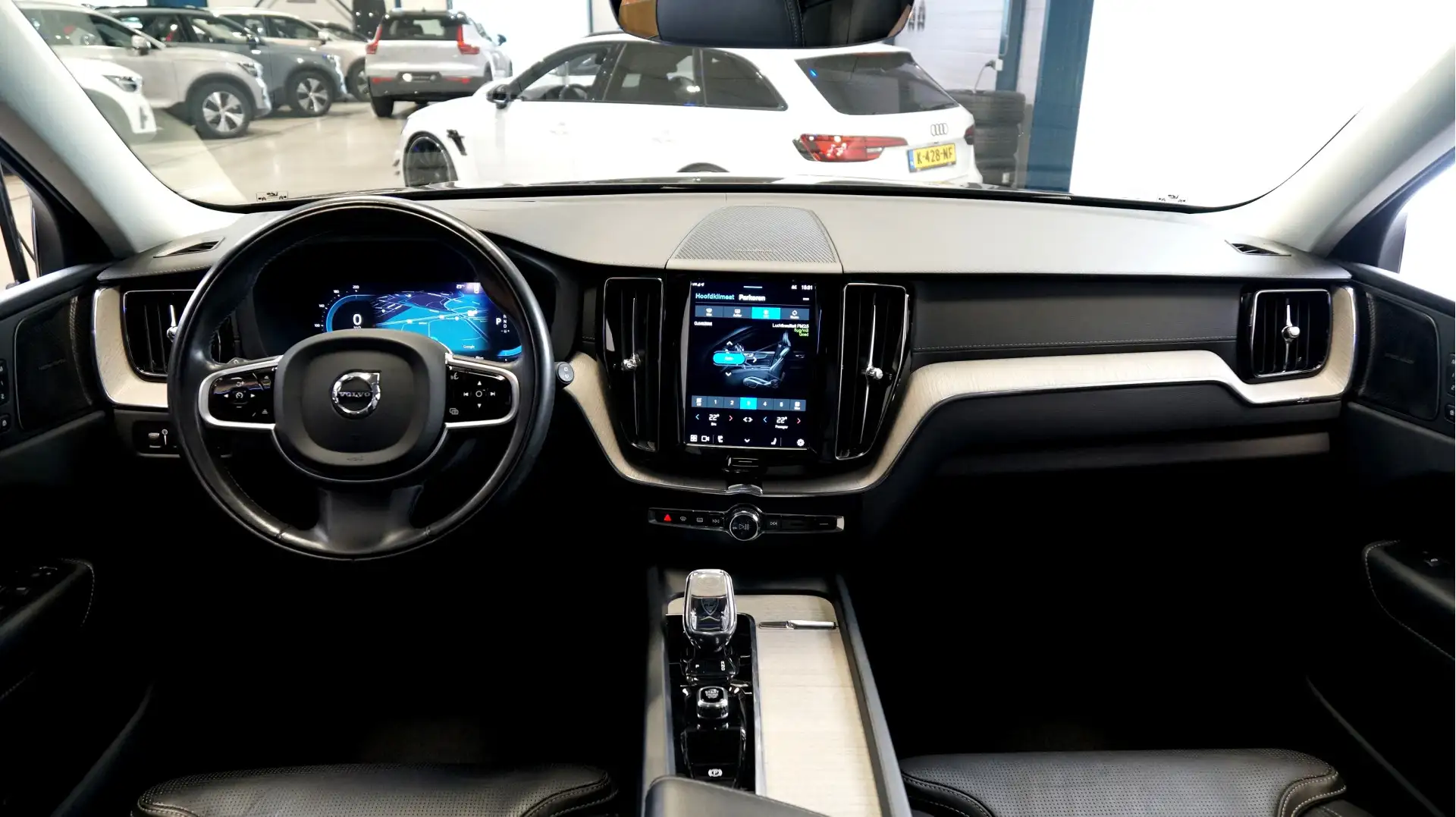 Volvo XC60 2.0 T8 AWD Plug-in hybrid LONG RANGE Plus Bright P Grau - 2