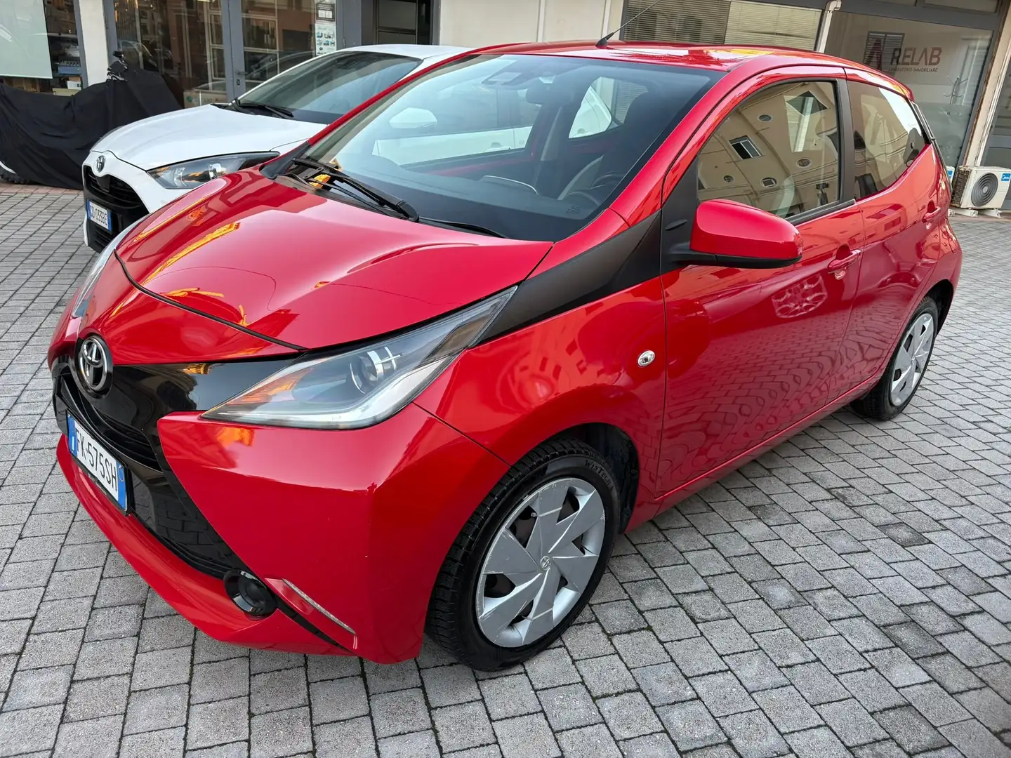Toyota Aygo Aygo II 2014 5p 1.0 x-cool my15 Rojo - 1