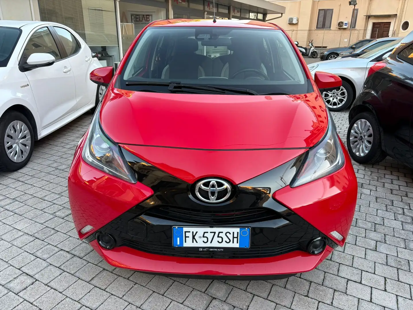 Toyota Aygo Aygo II 2014 5p 1.0 x-cool my15 Rojo - 2