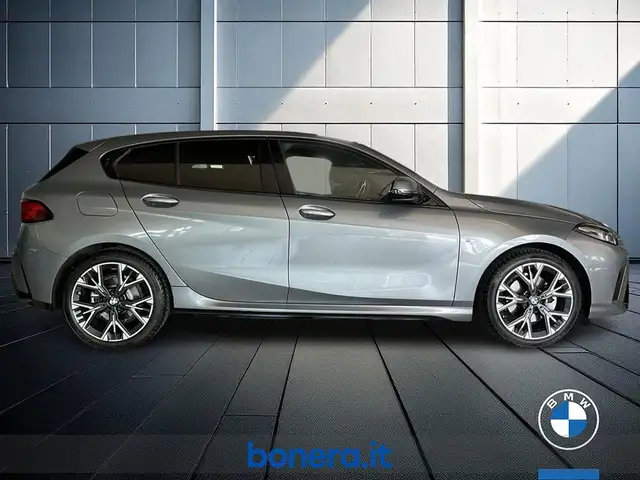 BMW 1 Series view 5