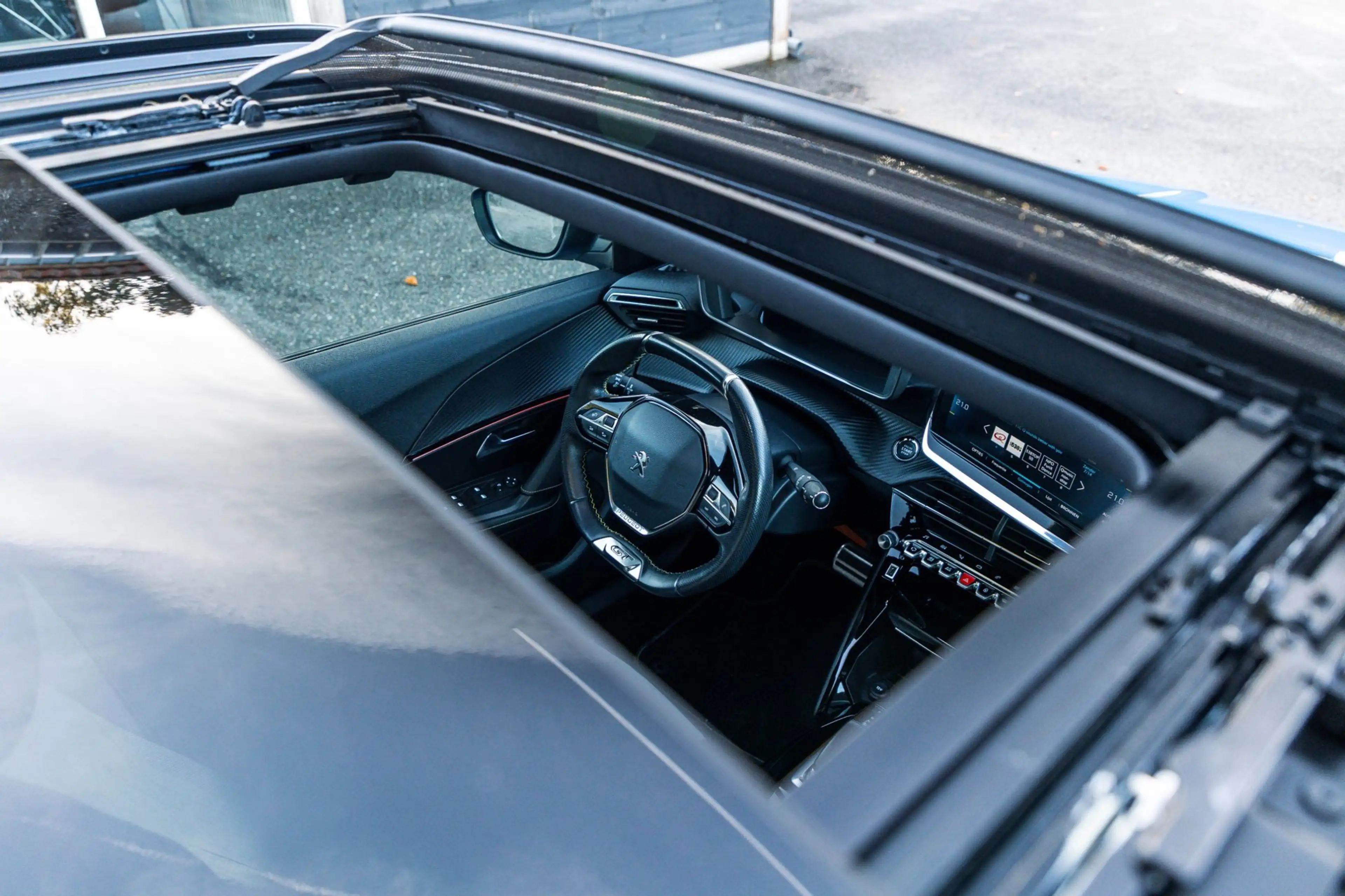 Peugeot e-2008 EV Allure 50 kWh I 85% SOH I Pano I Carplay I supe — photo 2
