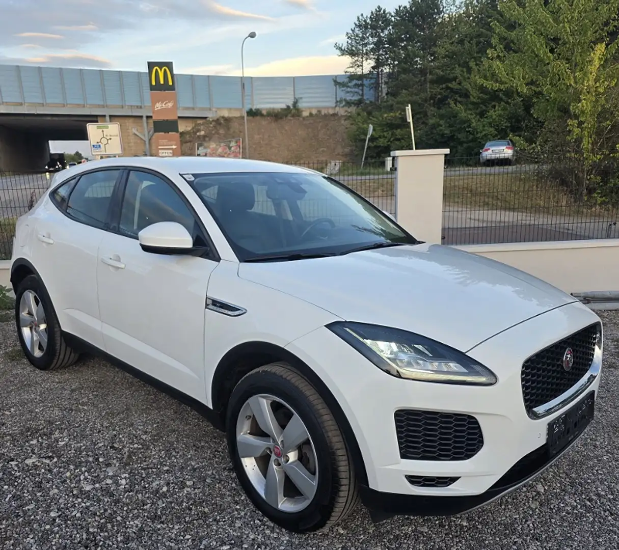 Jaguar E-Pace E-Pace 2.0DI4 D150 S AWD Aut. Weiß - 2