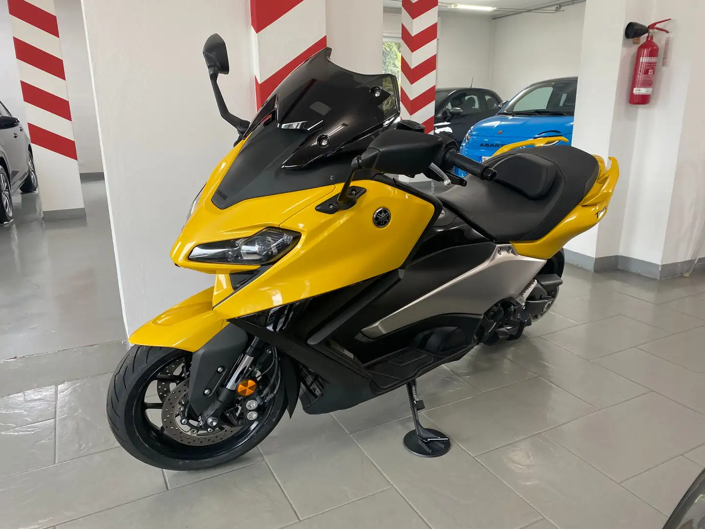 Yamaha TMAX 560 Jaune - 2