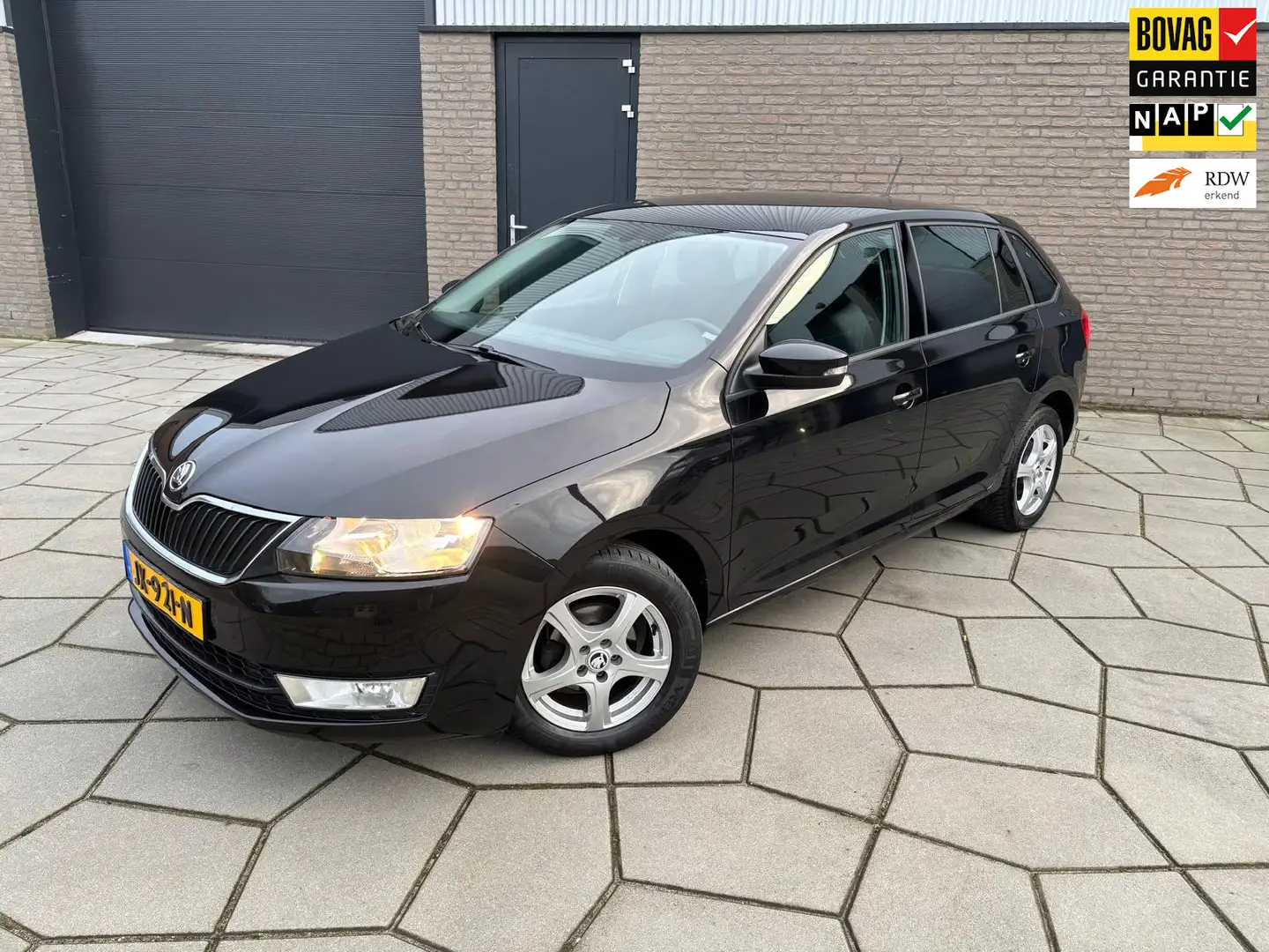 Skoda Rapid/Spaceback 1.2 TSI Greentech JOY|AUTOMAAT|Compacte en ZEER pr Noir - 1