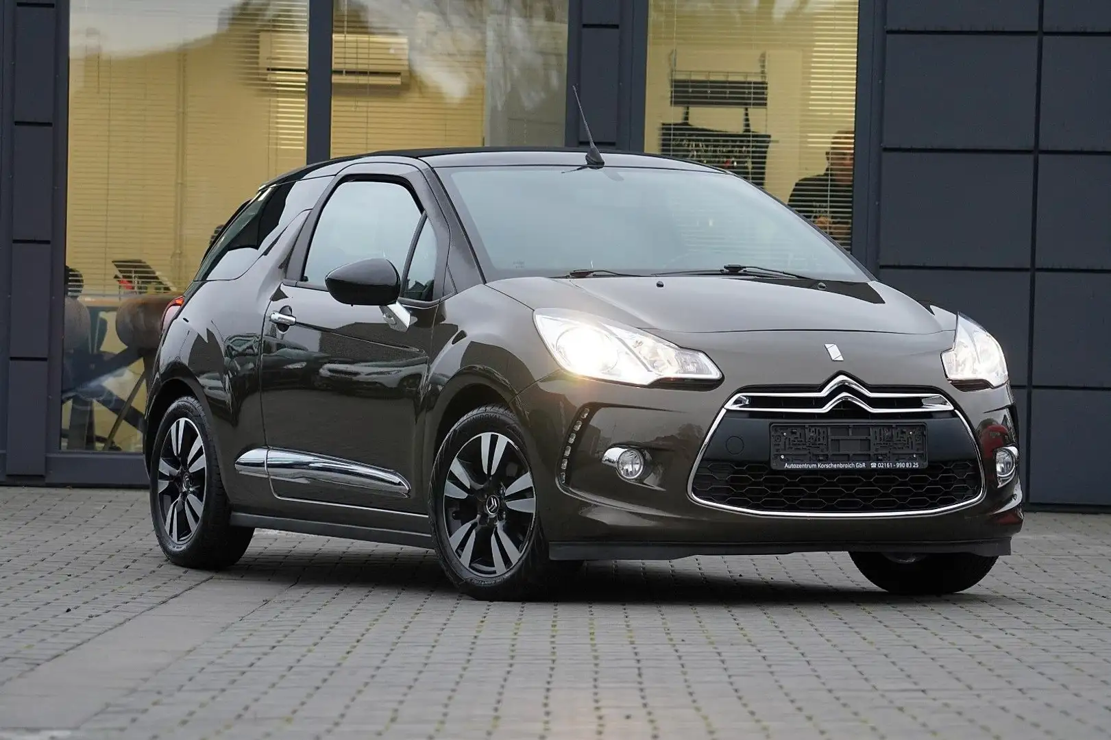 Citroen DS3 Chic *MIT 2 JAHRE GARANTIE !!!* Brązowy - 1