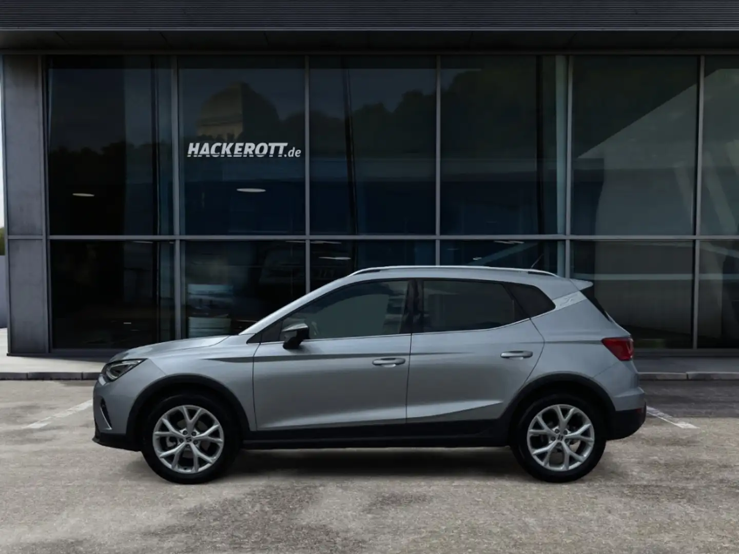 SEAT Arona FR 1.0 TSI 6-GANG LED Navi Full Link Silber - 2