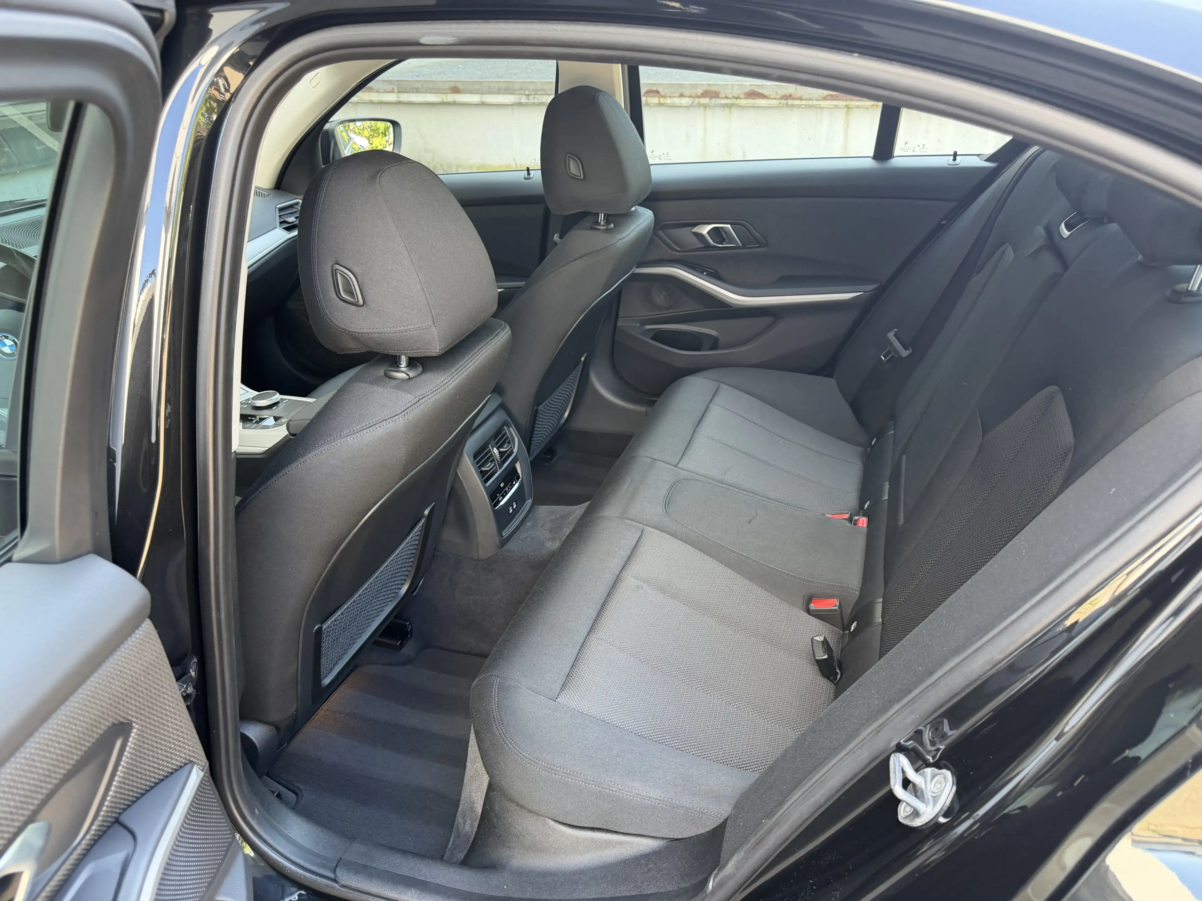 BMW 320 e Advantage LED Live-Cockpit Sitzheizung PDC — photo 14