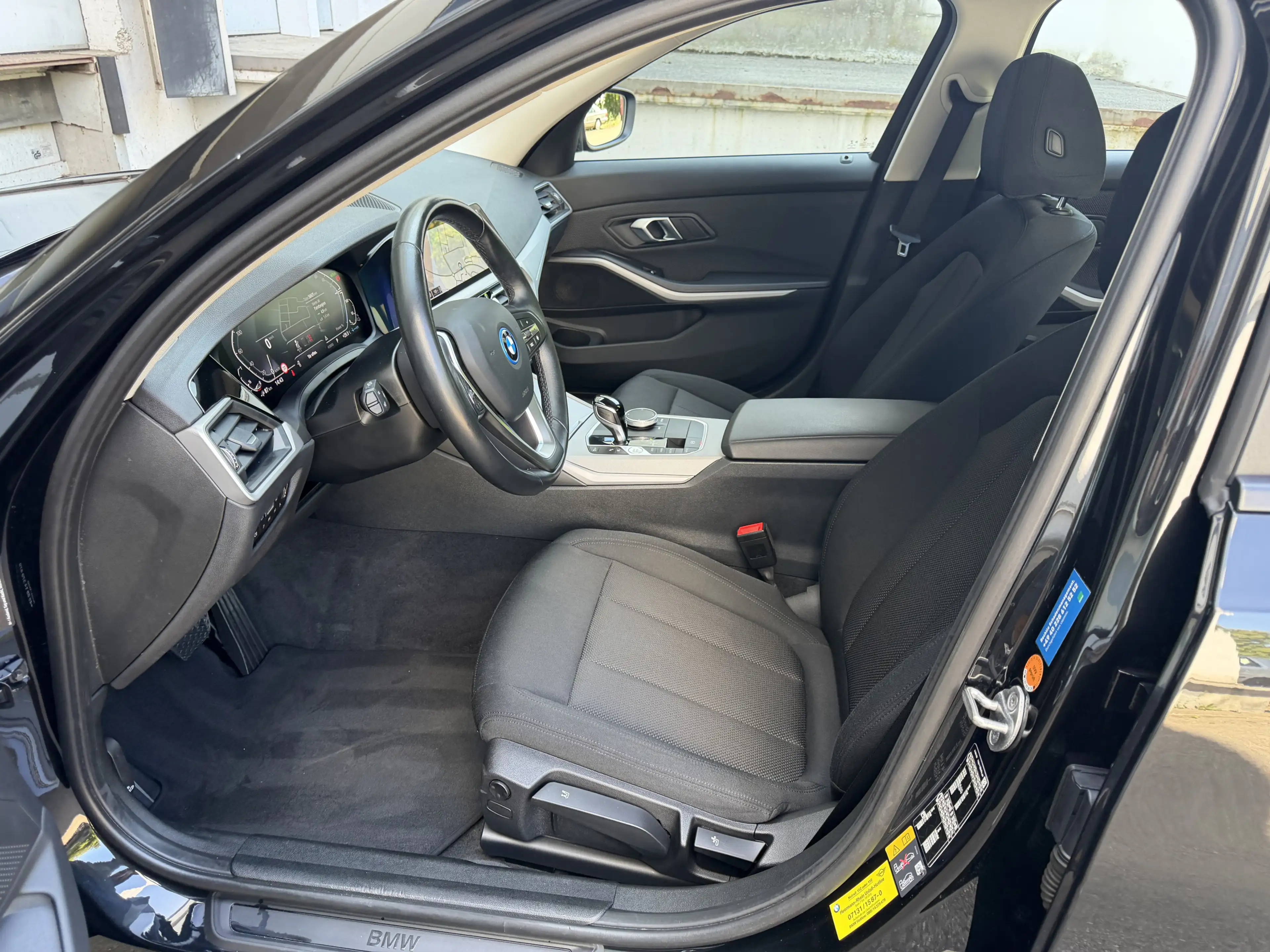 BMW 320 e Advantage LED Live-Cockpit Sitzheizung PDC — photo 13