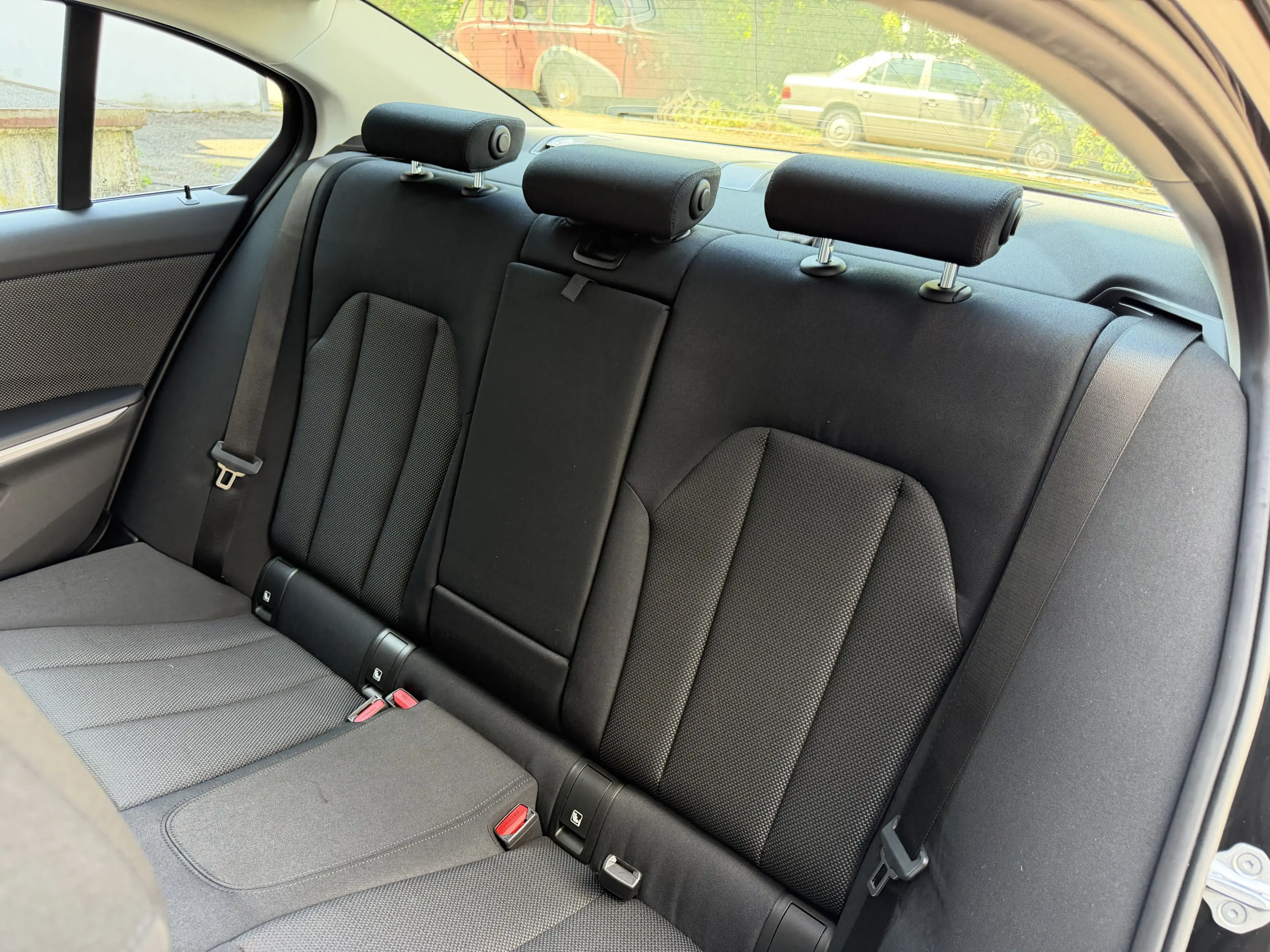 BMW 320 e Advantage LED Live-Cockpit Sitzheizung PDC — photo 15