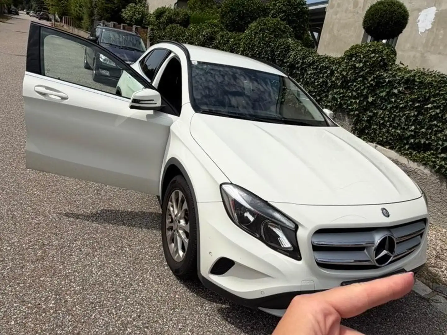 Mercedes-Benz GLA 200 GLA 200 d 4MATIC Aut. Weiß - 1
