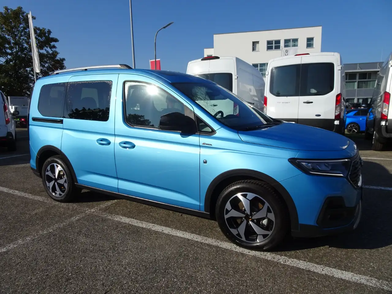 Ford Tourneo Connect Active 2.0 AT PANO*iACC*NAVI*LED 2