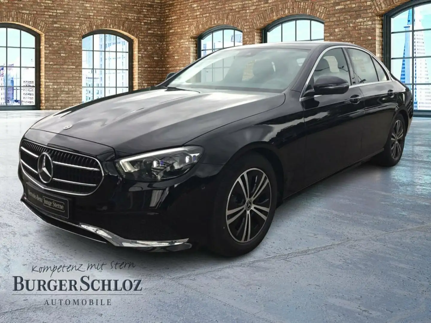 Mercedes-Benz E 220 d Limousine AHK AUT PDC SHZ LED KAM LM Noir - 1