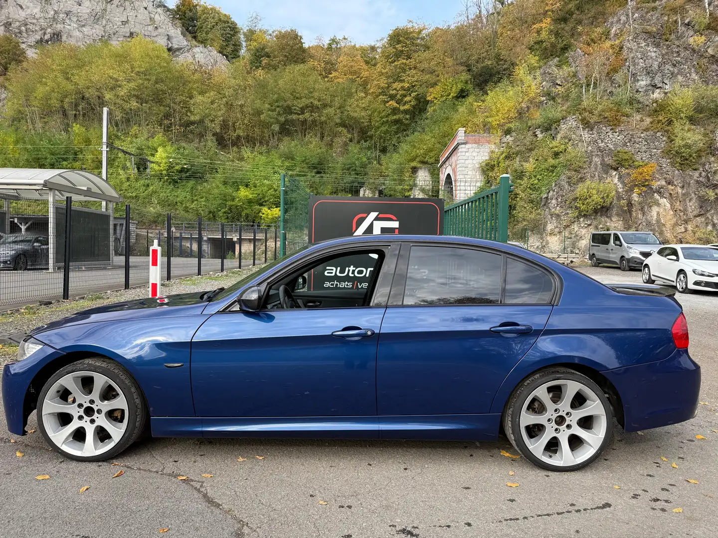 BMW 318 318i pack M / alcantara Bleu - 2