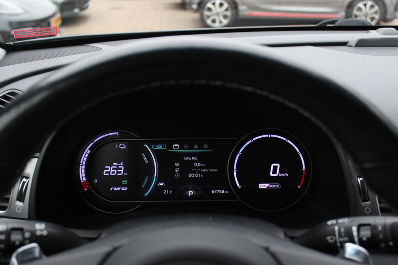 Kia e-Niro ExecutiveLine 64 kWh / Camera / Leder / Keyless / — photo 19