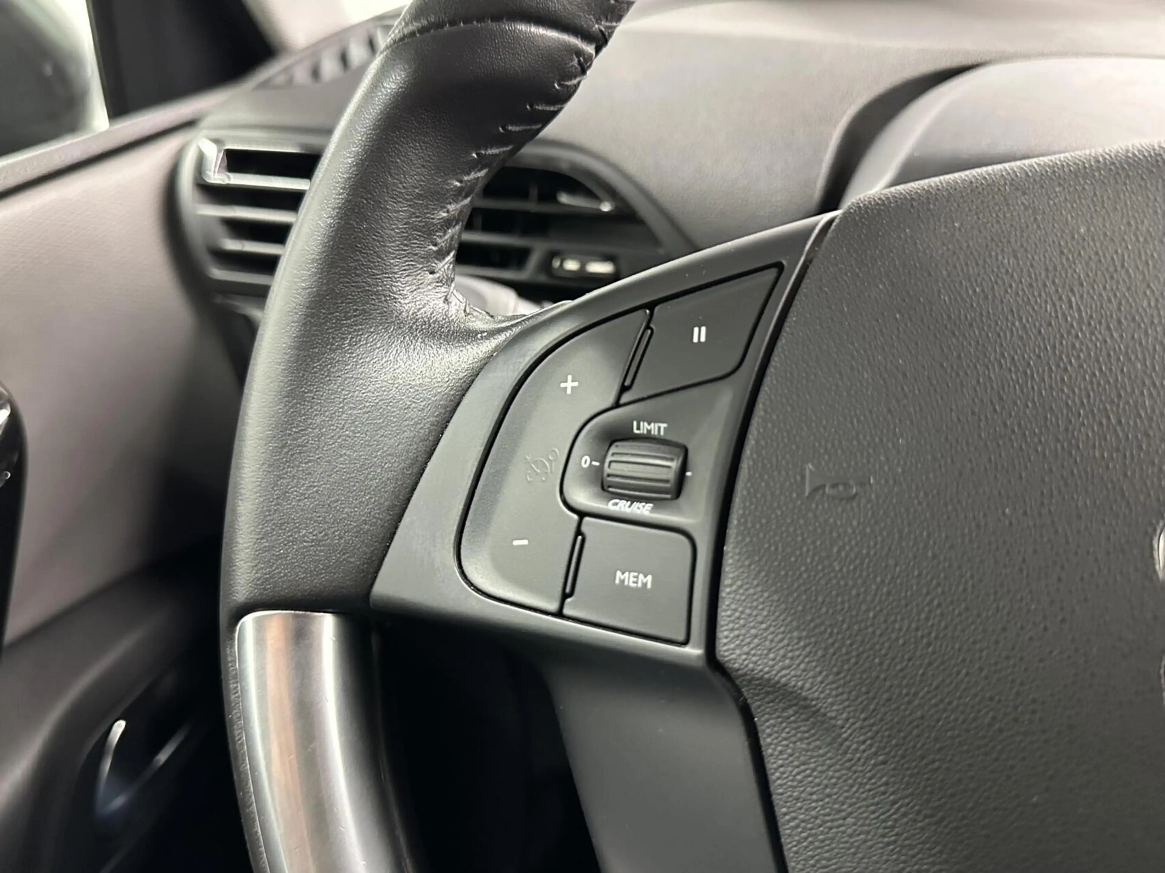 Citroen Grand C4 SpaceTourer 1.2 PureTech Business CARPLAY NAVI ECC CRUISE 8500 — photo 19
