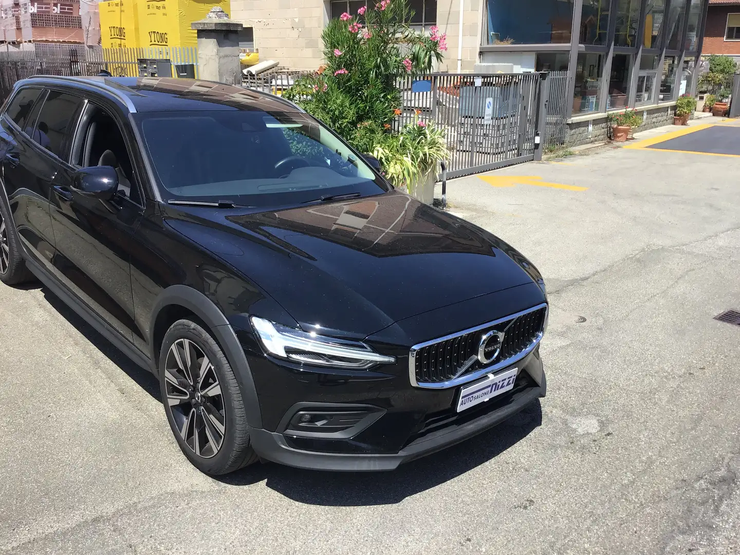 Volvo V60 Cross Country 2.0 b4 Business Pro line awd auto Nero - 2