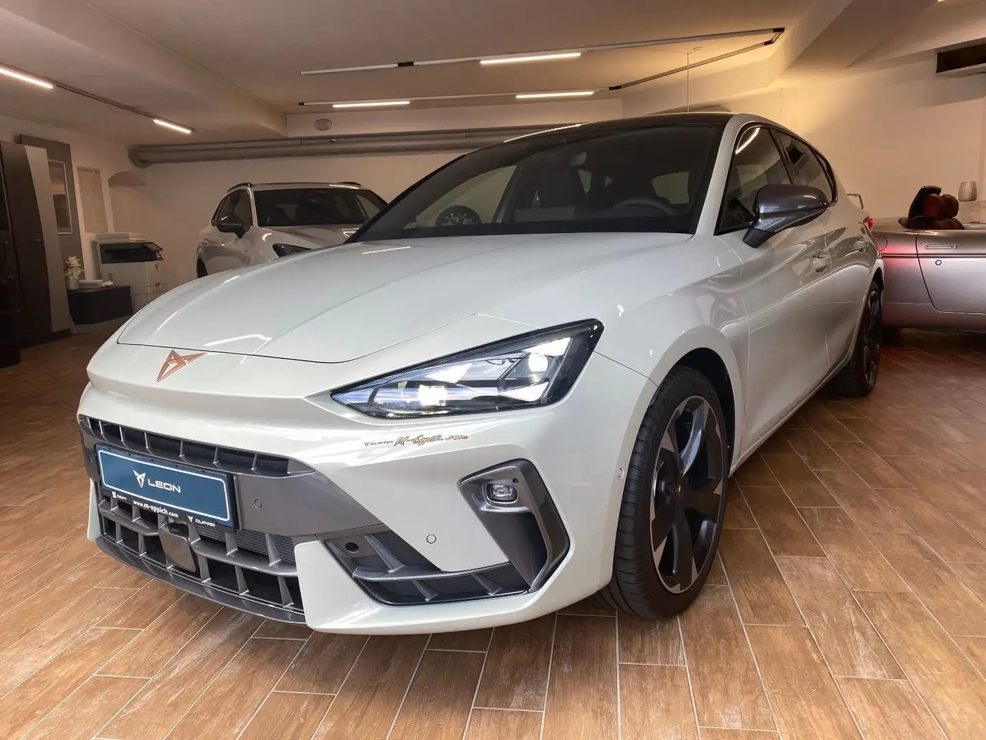 CUPRA Leon 1.5 eTSI DSG +MATRIX+PANO+SENNHEISER+KAMERA Grau - 1
