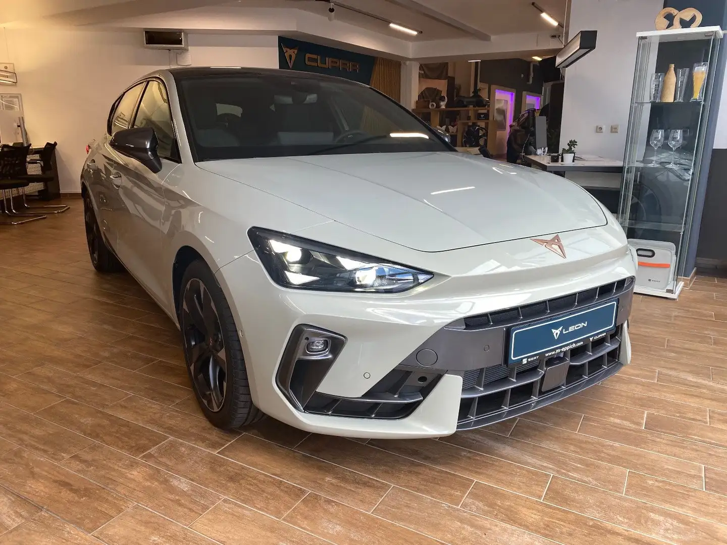 CUPRA Leon 1.5 eTSI DSG +MATRIX+PANO+SENNHEISER+KAMERA Grau - 2