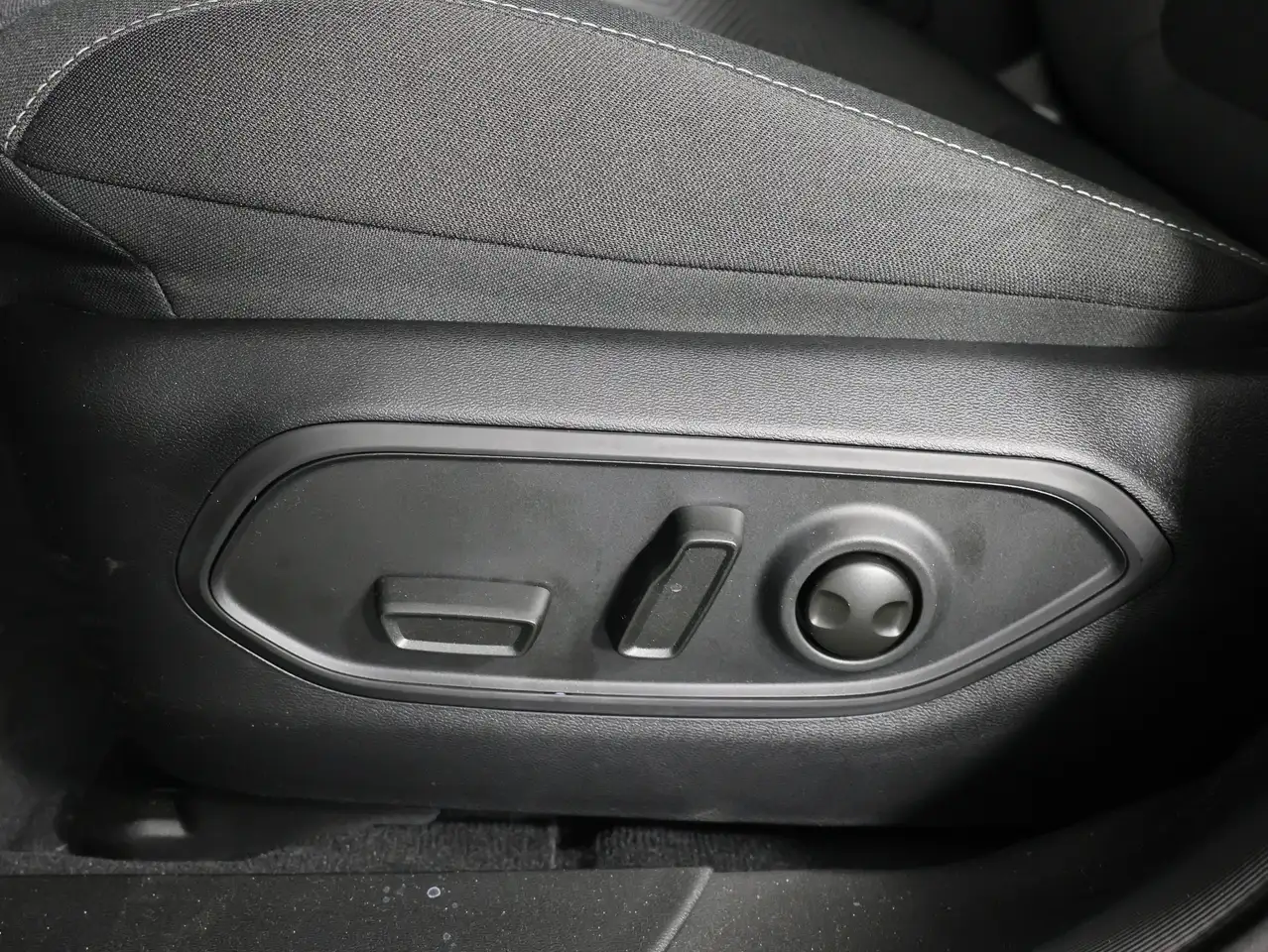 Jeep Cherokee photo Jeep Cherokee