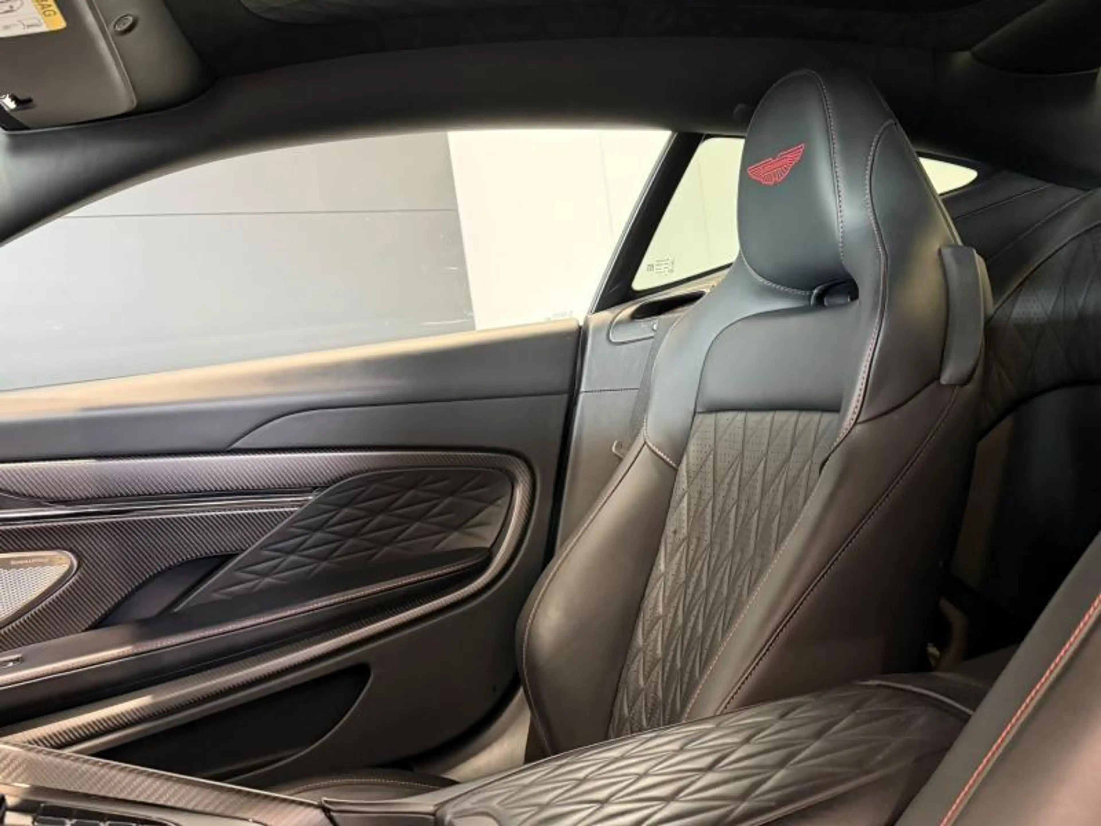 Aston Martin DB12 DB12 Coupe — photo 10
