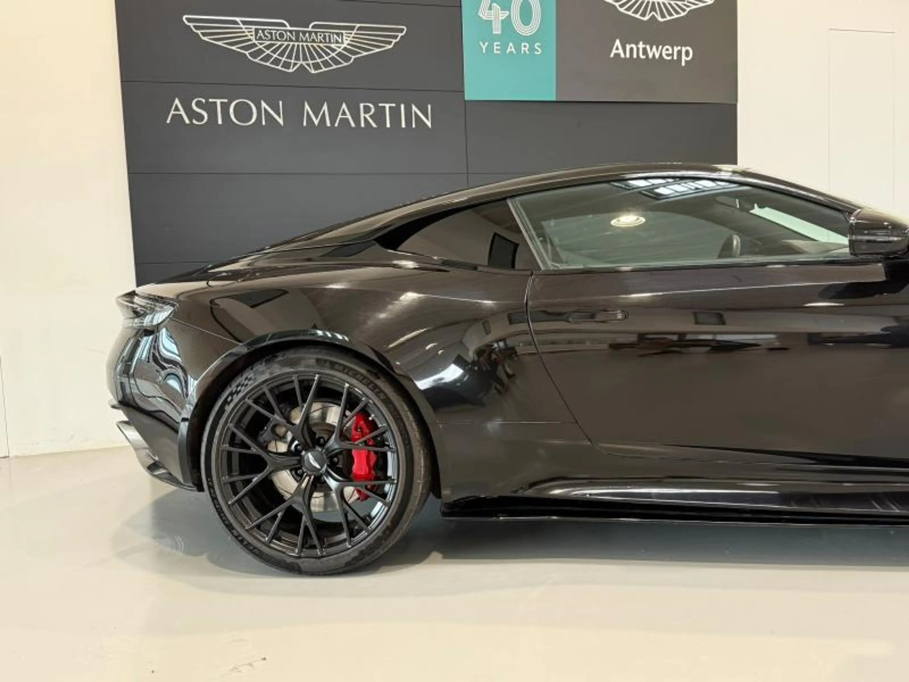 Aston Martin DB12 DB12 Coupe — photo 11