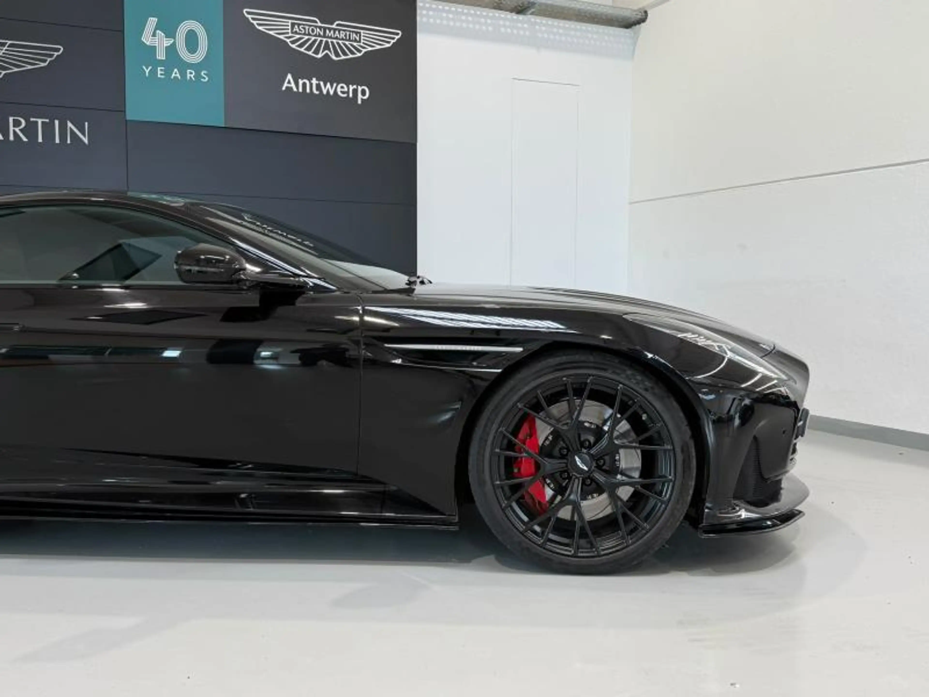 Aston Martin DB12 DB12 Coupe — photo 6