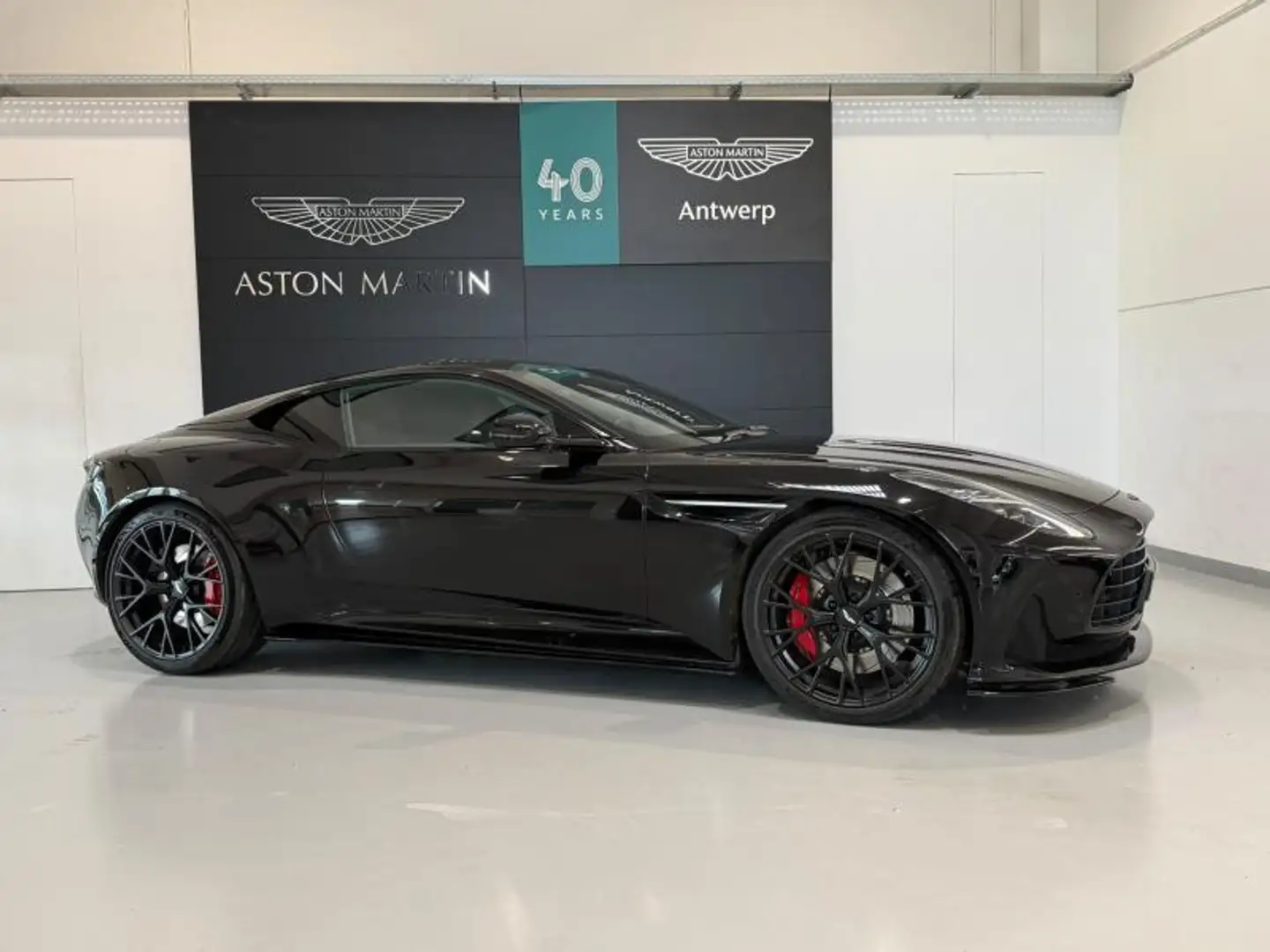 ASTON MARTIN Db12