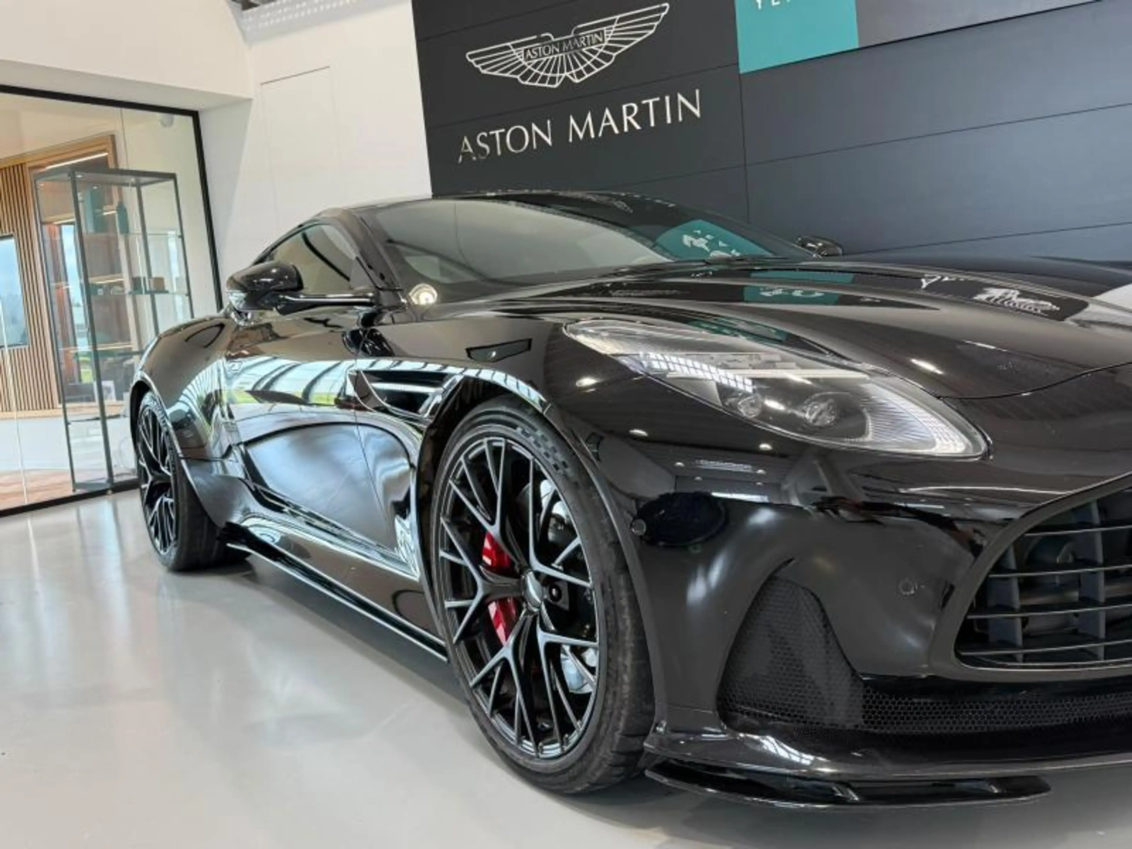 Aston Martin DB12 DB12 Coupe — photo 14