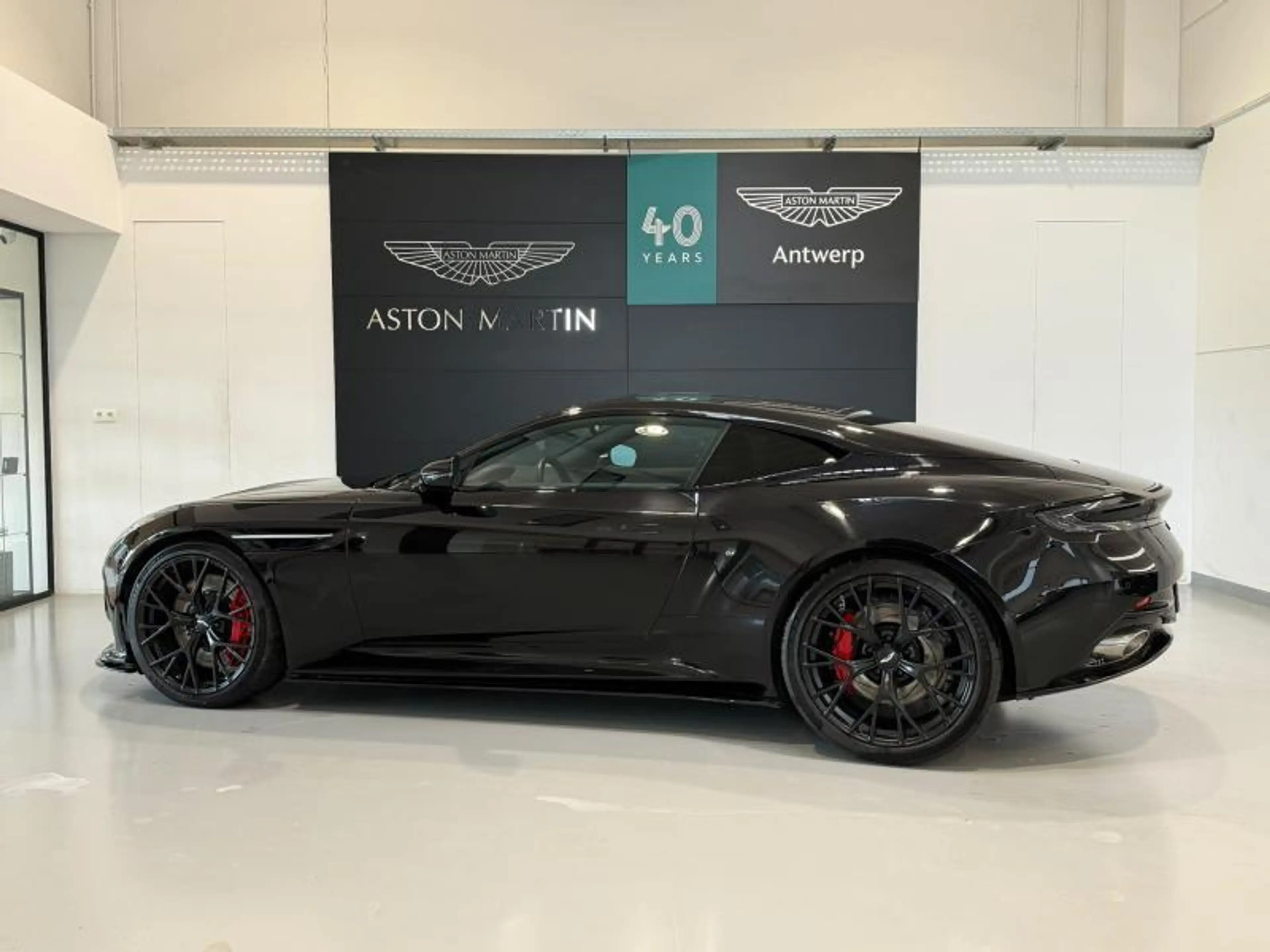 Aston Martin DB12 DB12 Coupe — photo 2