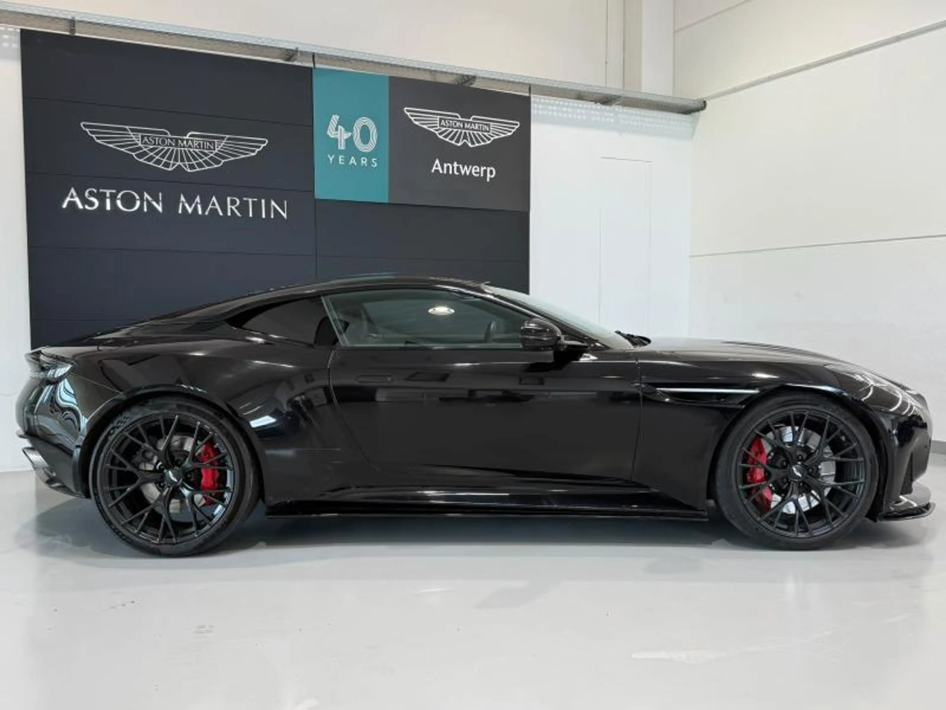 Aston Martin DB12 DB12 Coupe — photo 3